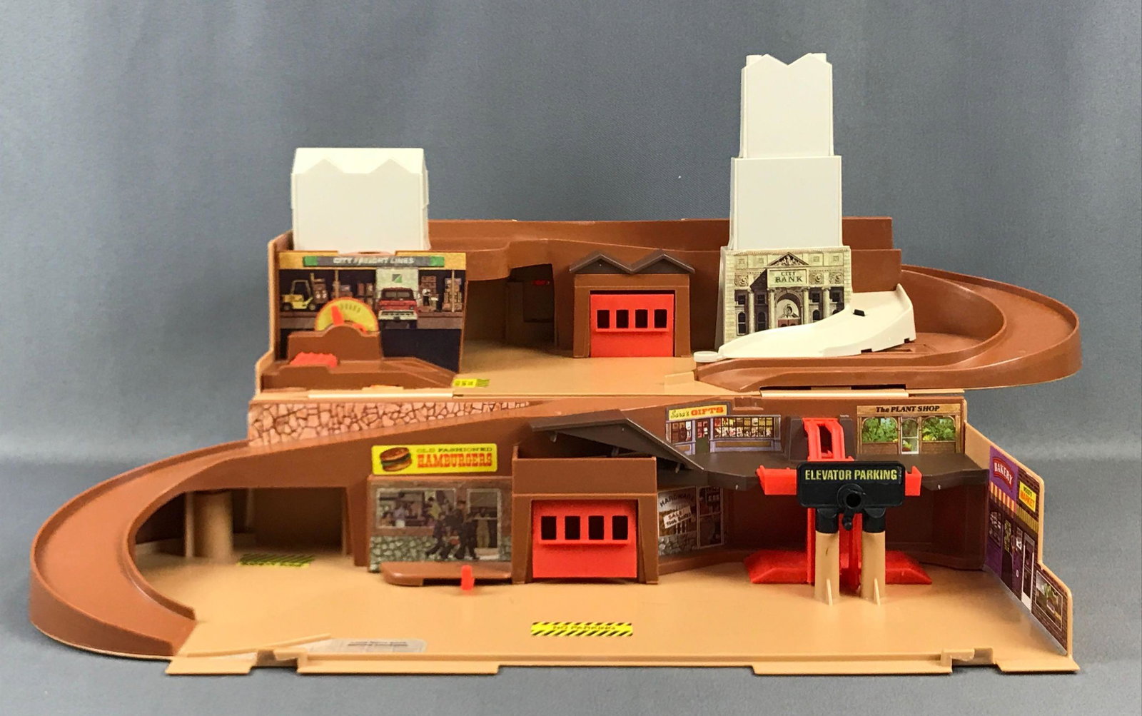 Hot Wheels City Sto-n-Go Playset: 25 1/2 x 9 inches when closed has one broken latch 1979