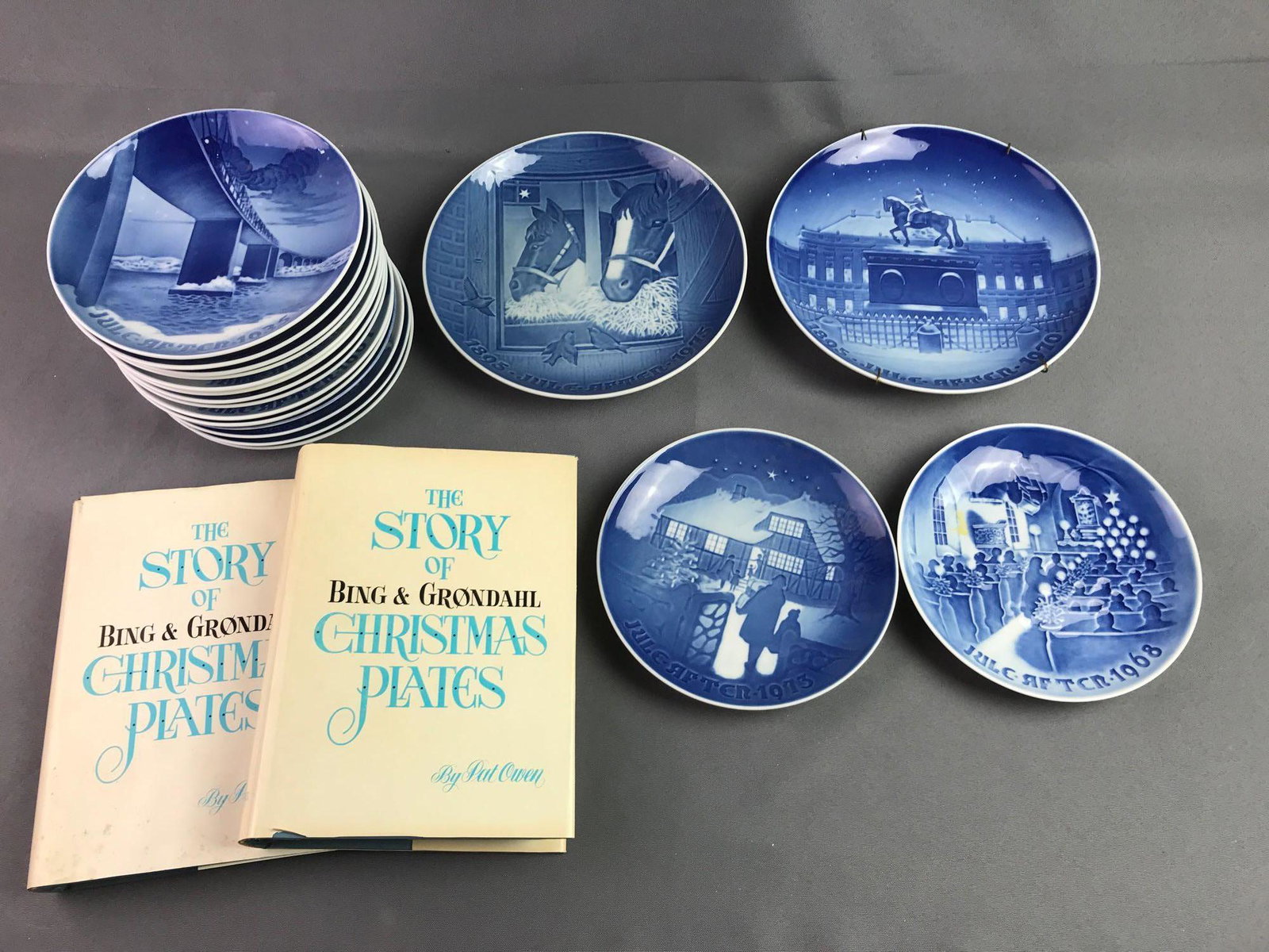 Lot of 20+ : Bing & Grondahl Plates: Includes two books and foam cases
