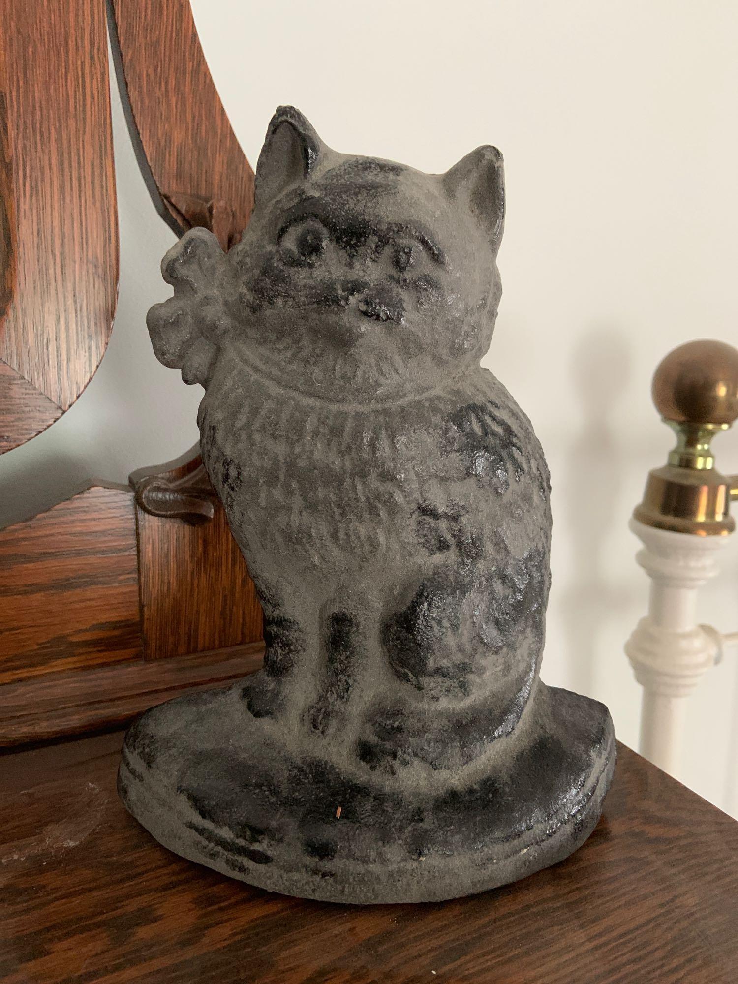 Vintage Cast Iron Cat Doorstop: 6 1/2 x 8 1/2 inches
