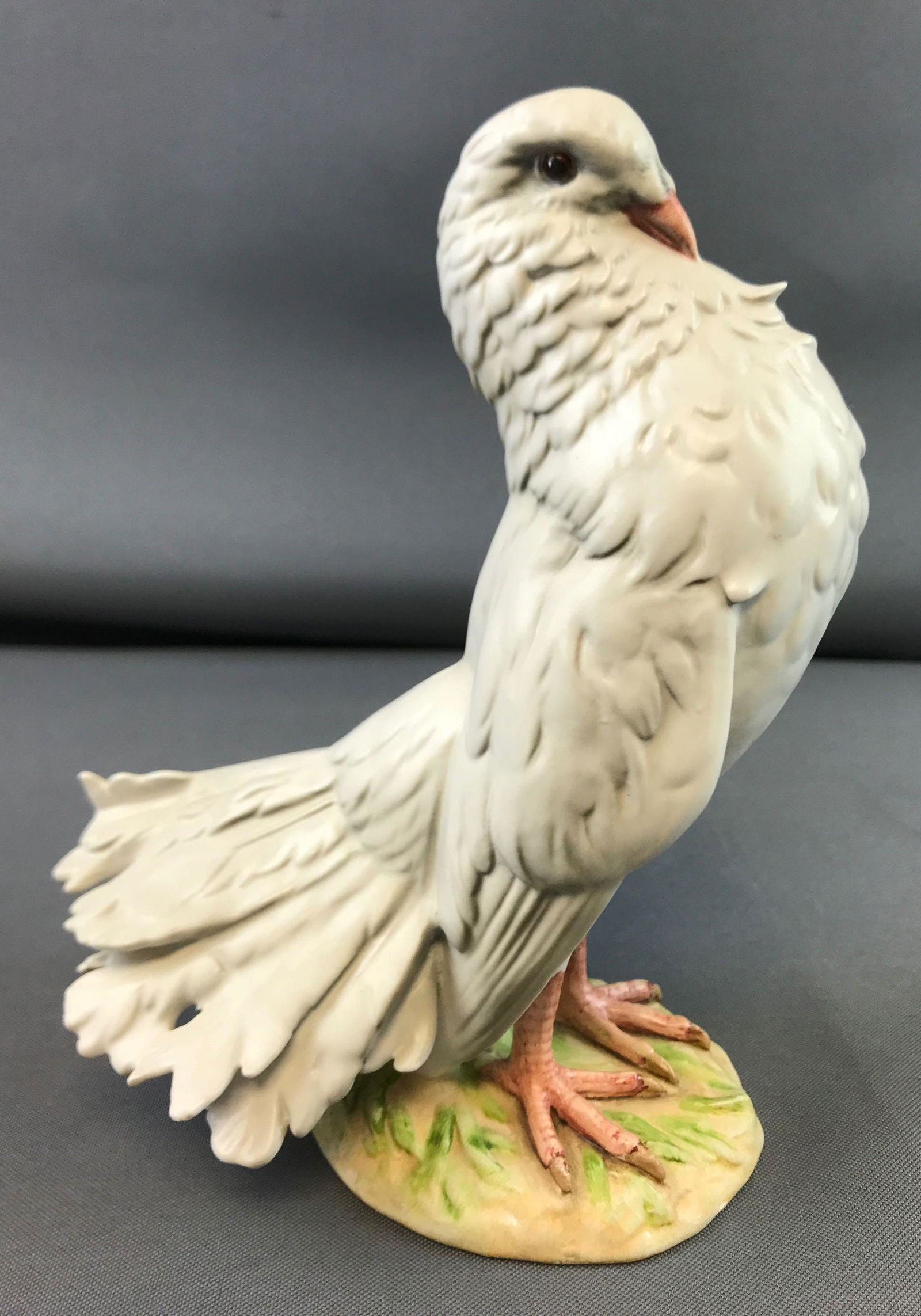 Vintage Goebel dove figurine: 7.5 inches tall, dated 1978