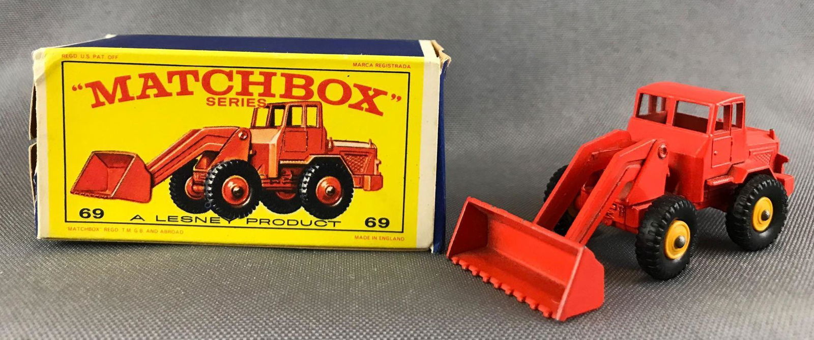 Matchbox No. 69 Hatra Tractor Shovel Die-Cast Vehicle (1 of 9)