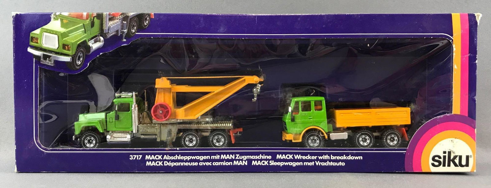 Siku No. 3717 MACK Wrecker with Breakdown: New in original packaging
