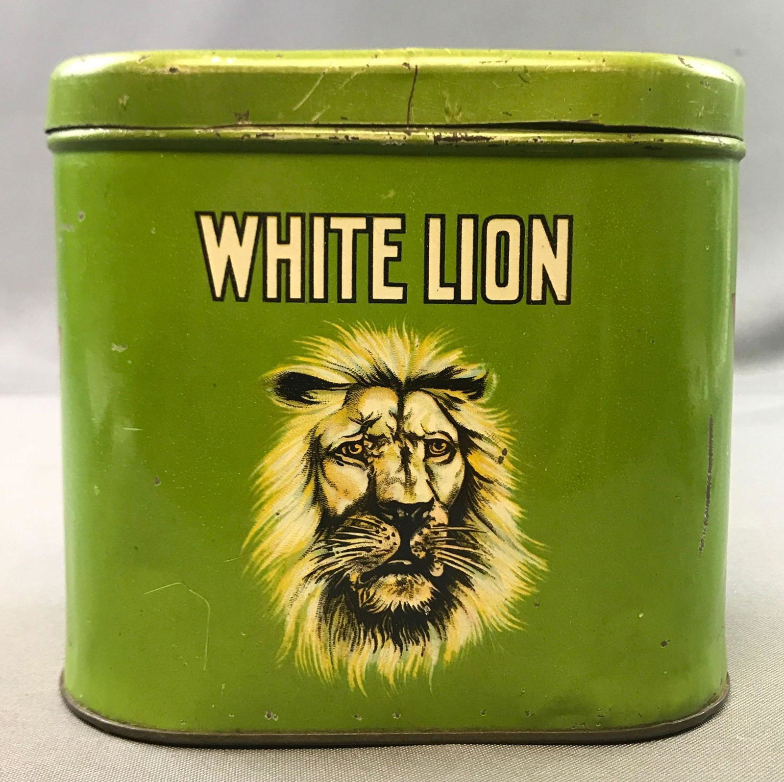 Vintage "White Lion" 5 Cent Cigar Oval Tin (1 of 5)
