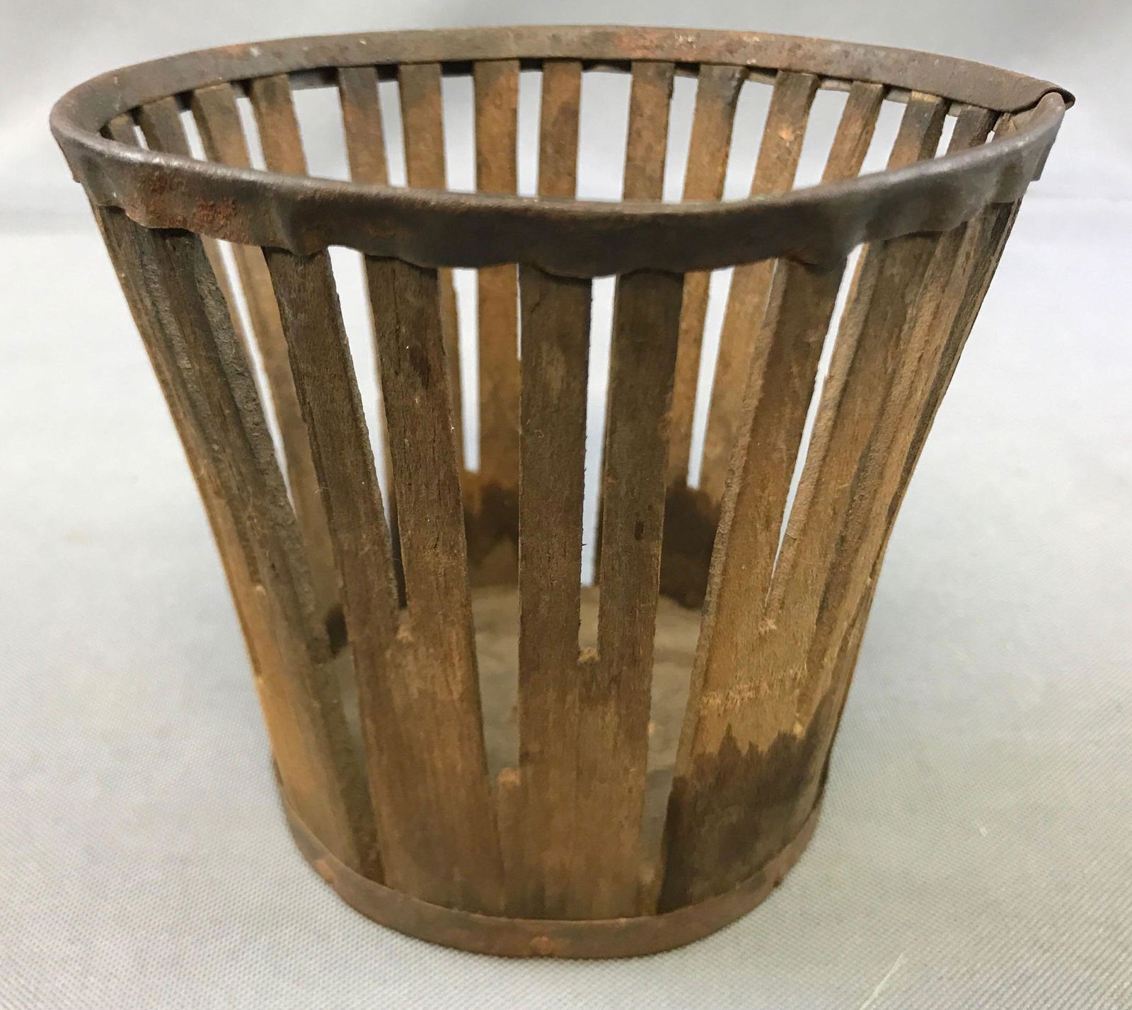 Antique Wood Stave Shaker Berry Basket (1 of 4)
