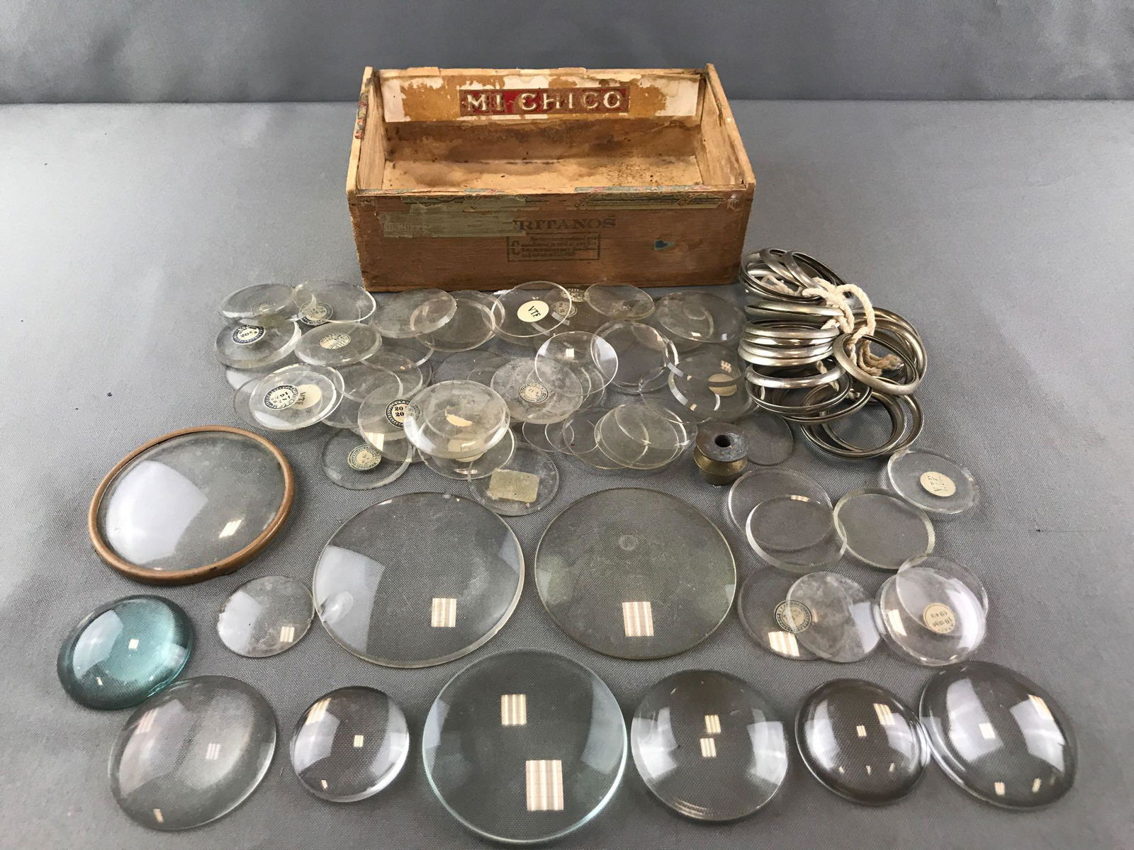 Vintage Cigar Box w/ 100+ Watch Crystals, Lenses + more (1 of 7)