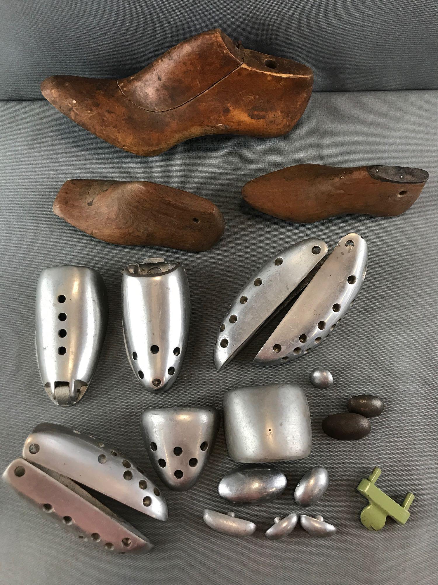 Group of 20 pieces : Antique and Vintage Cobbler's Shoe (1 of 5)