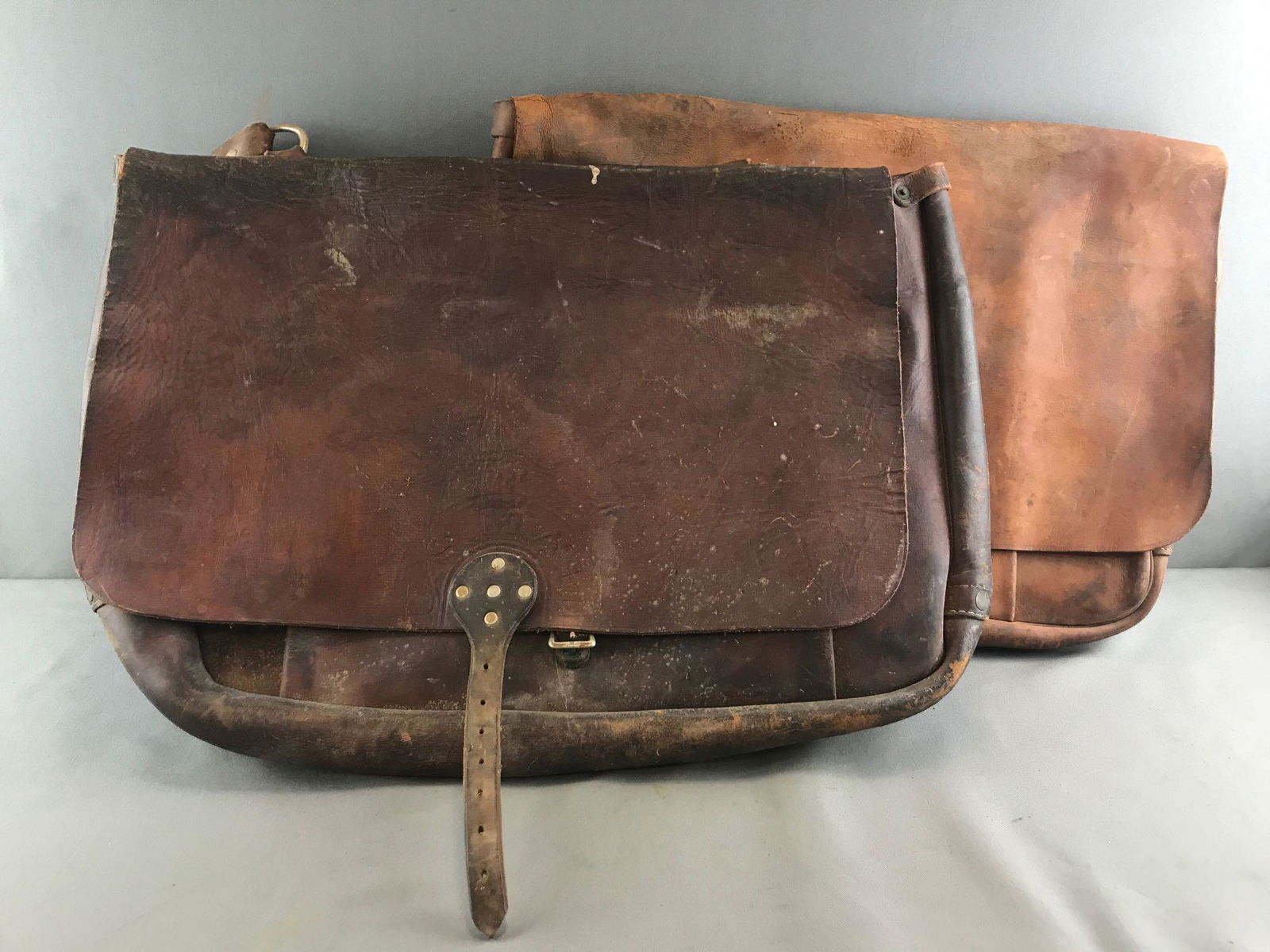 Group of 2 : Vintage Leather US Mail Bags (1 of 7)