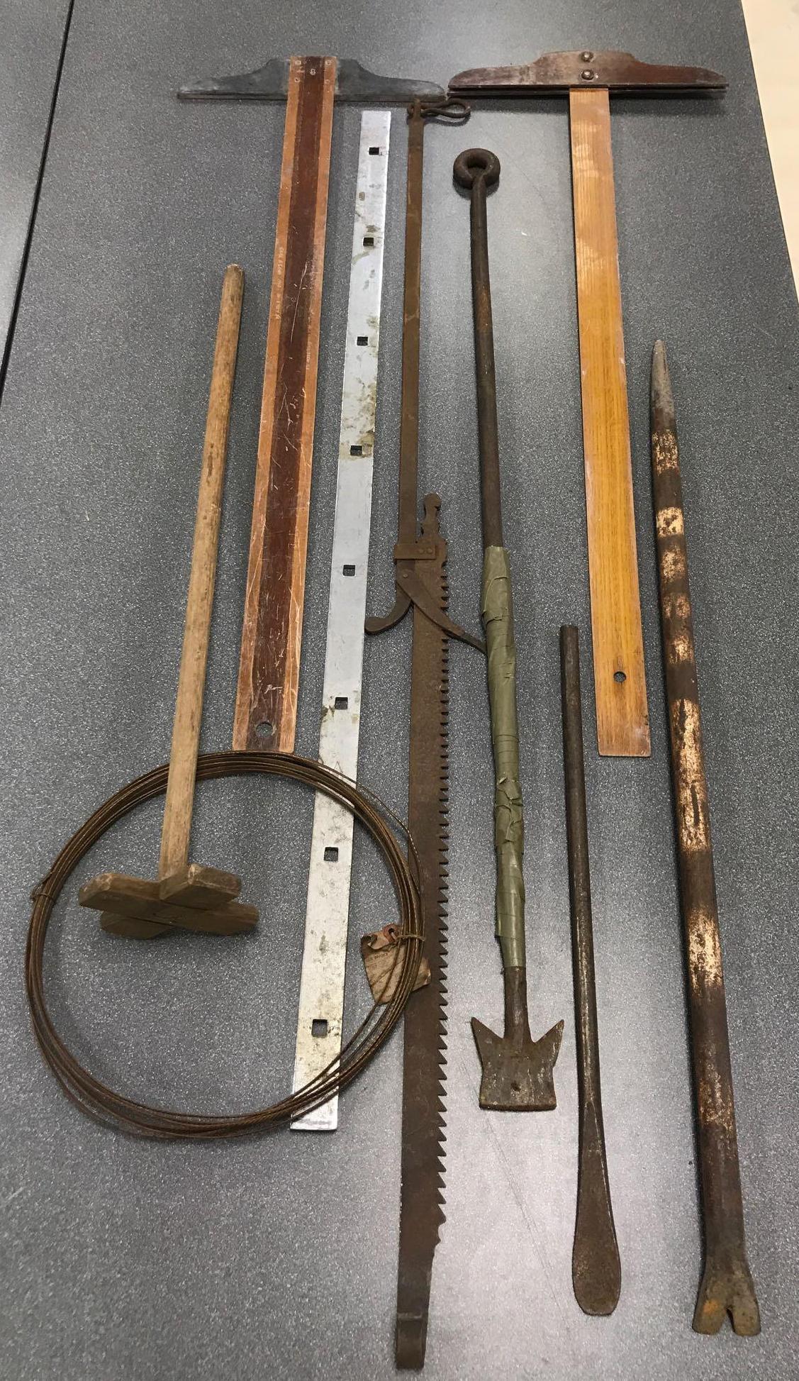 Group of 9 Pieces : Assorted Tools (1 of 3)