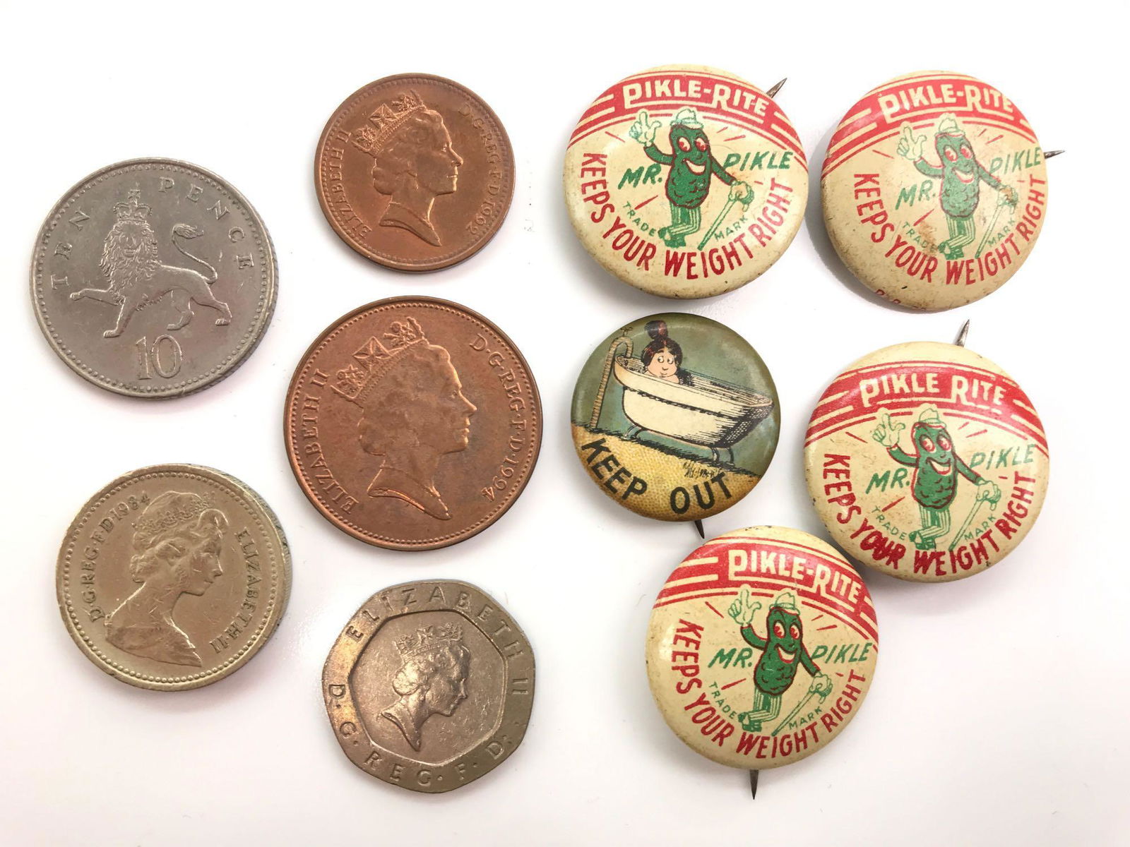 Collection of 5 : Pinbacks and British Coins (1 of 2)