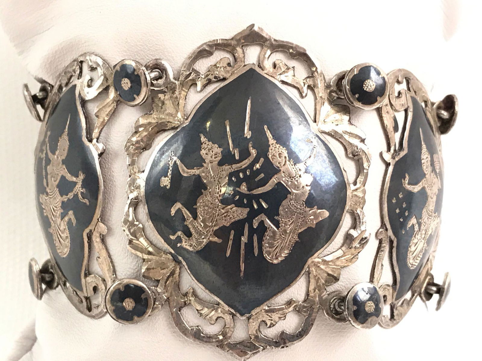 Vintage Sterling Silver Bold Link "Siam" Bracelet (1 of 3)