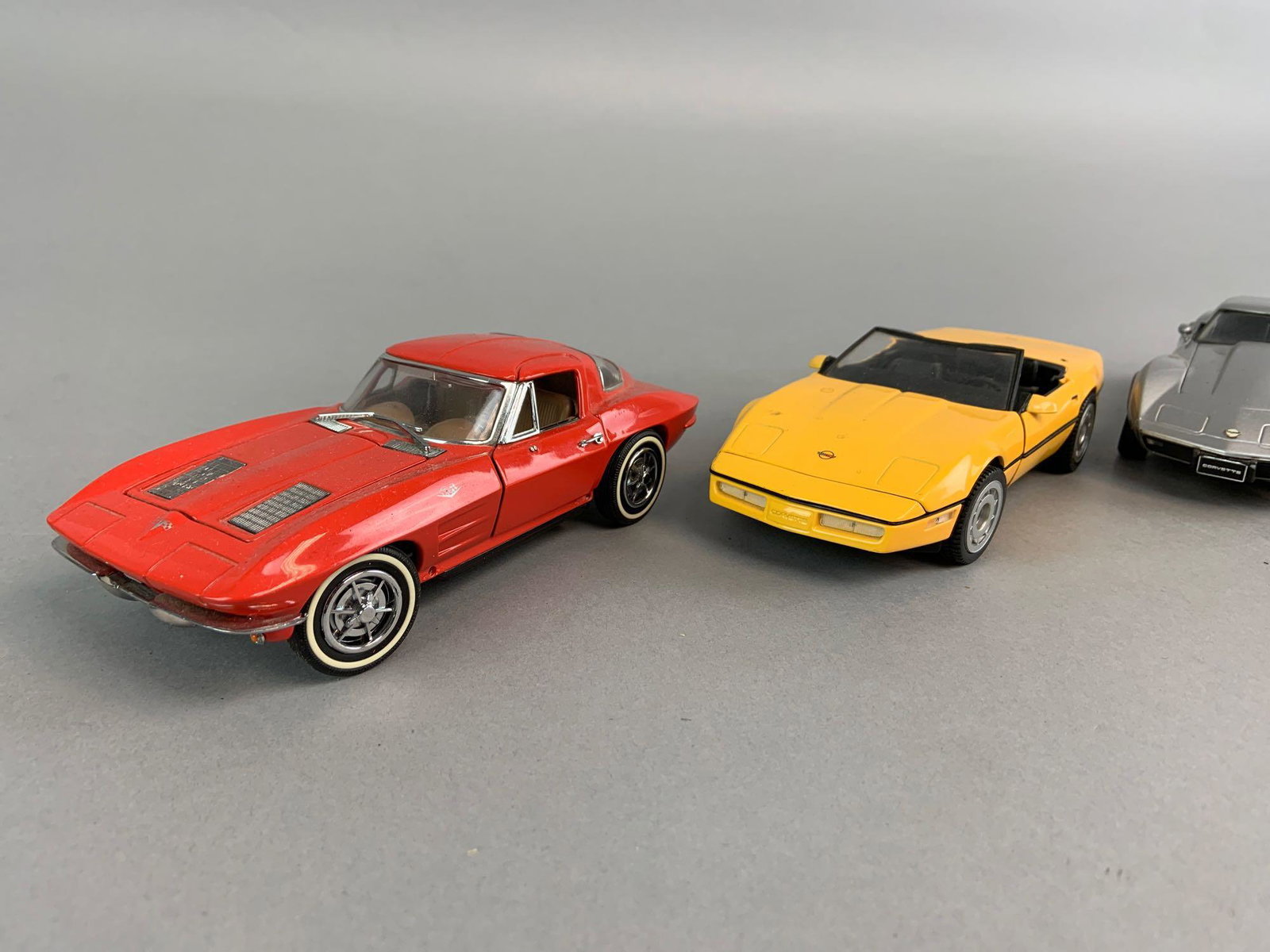 Group of three Franklin mint diecast Corvette: Franklin mint precision models, various years