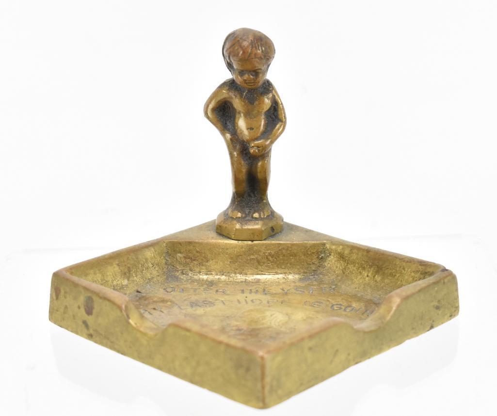 boy peeing motion lamp