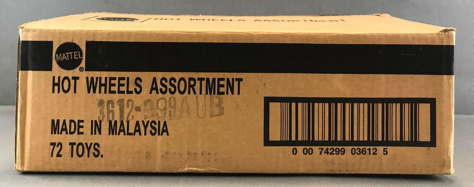 Full shipping box of assorted Hot Wheels die-cast: New in original packaging, 80 pieces