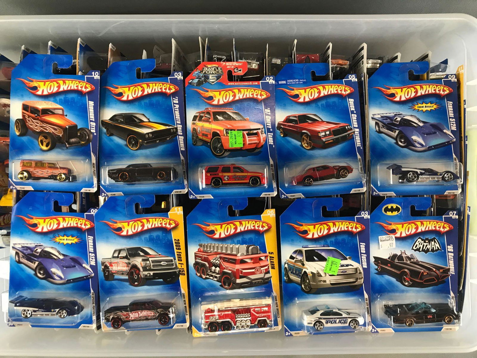 Group of appx 130 assorted Hot Wheels die-cast vehicles (1 of 3)