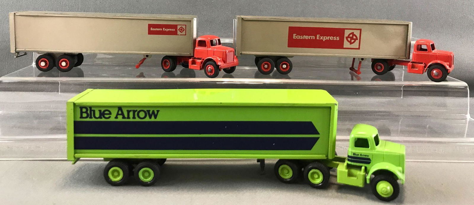 Group of 3 Winross die-cast tractor trailers (1 of 4)