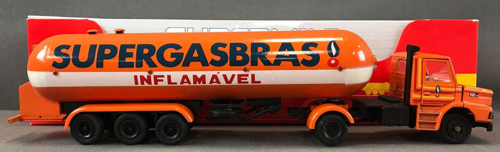 Arpra Supermini Supergasbras die-cast tractor trailers (1 of 9)
