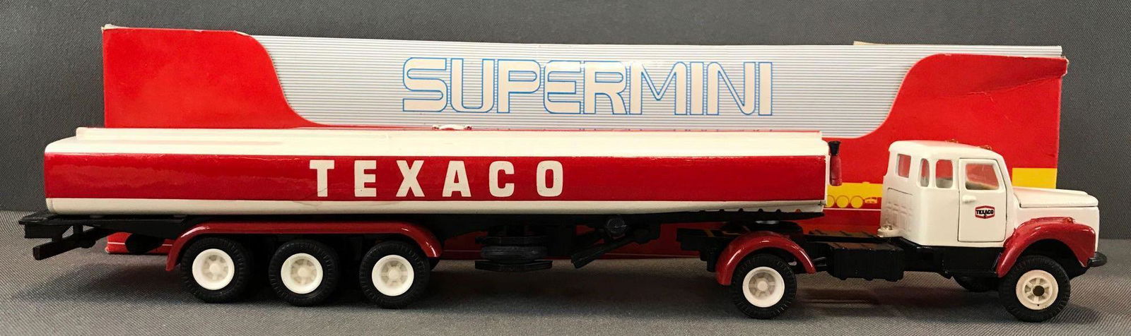 Arpra Supermini Texaco die-cast tractor trailer in (1 of 9)