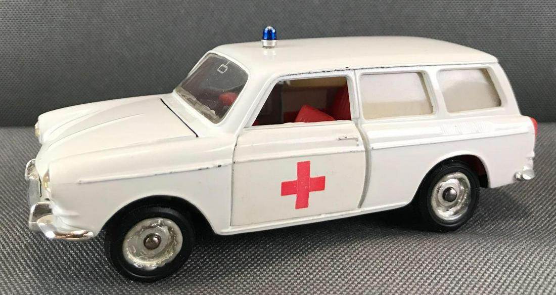 Marklin Volkswagen Variant 1600L die-cast vehicle (1 of 8)