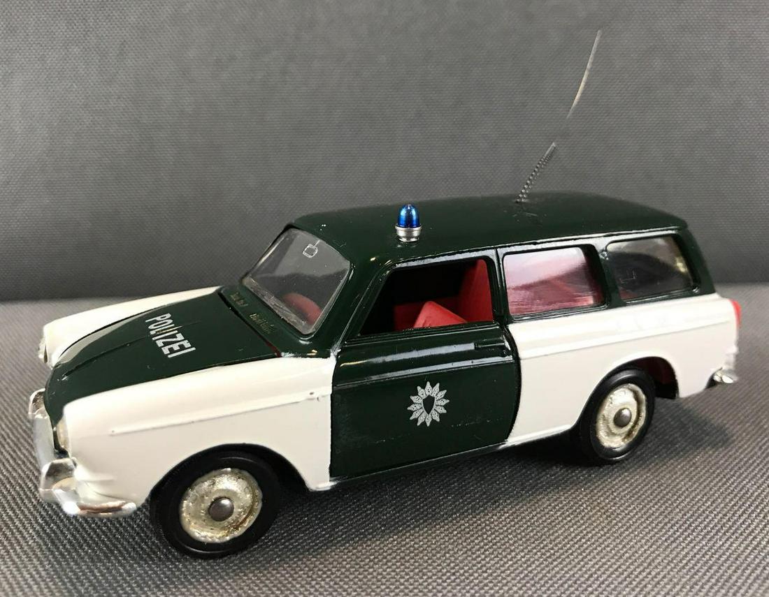 Marklin Volkswagen Variant 1600L die-cast vehicle (1 of 8)