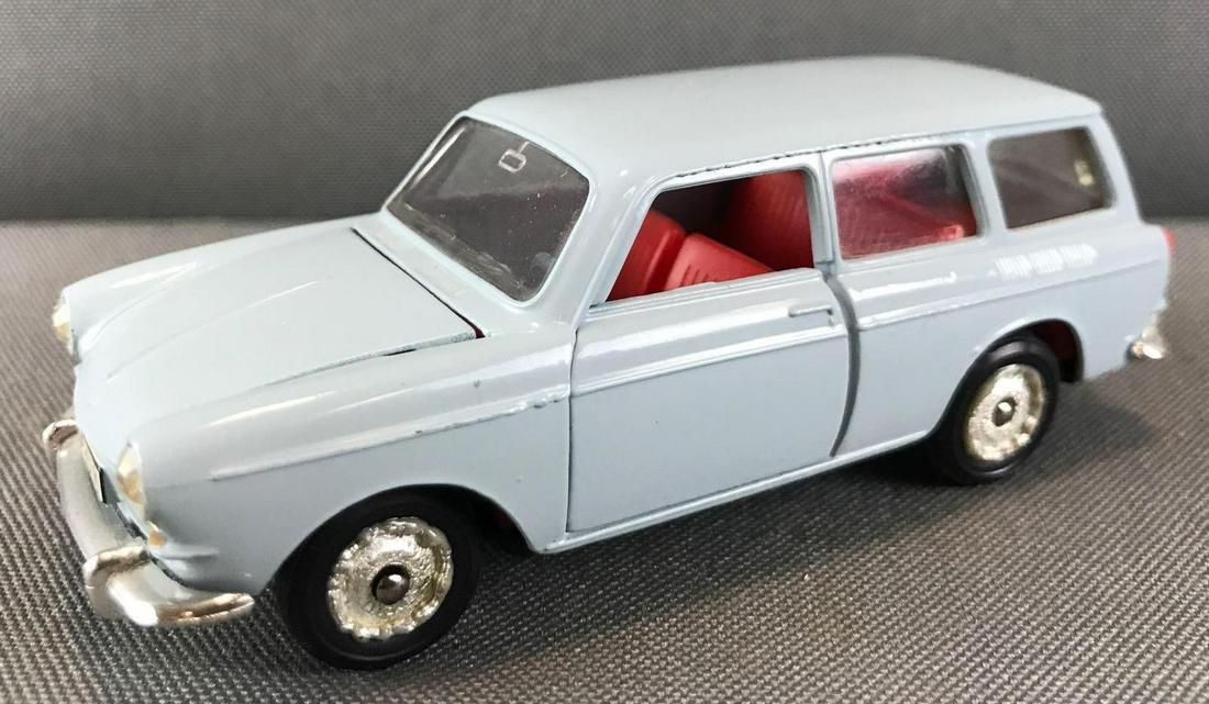 Marklin Volkswagen Variant 1600L die-cast vehicle (1 of 8)