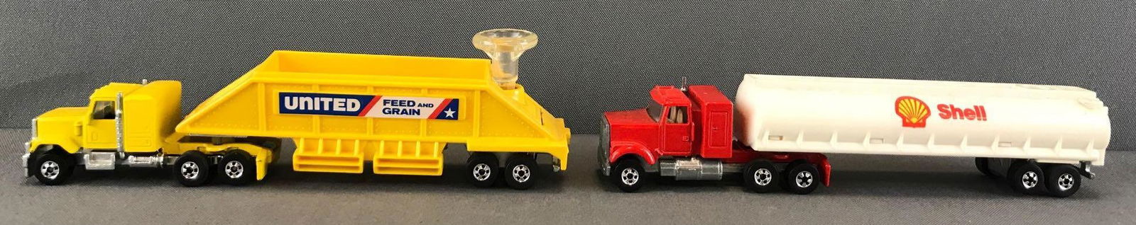 Group of 2 Hot Wheels Steering Rigs die-cast vehicles (1 of 8)