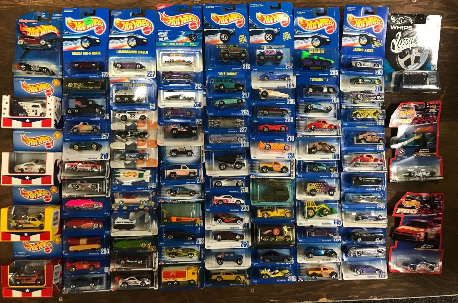 Group of Appx 200 assorted Hot Wheels die-cast vehicles (1 of 8)