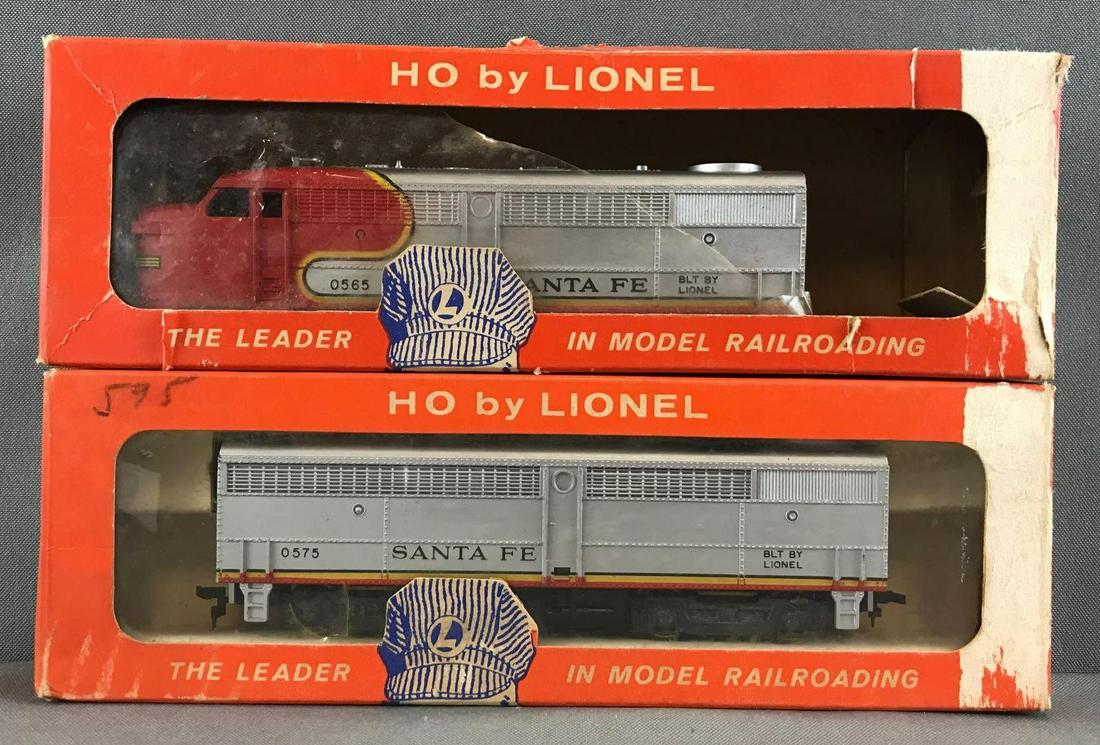 Group of 2 Lionel Santa Fe train cars in original (1 of 4)