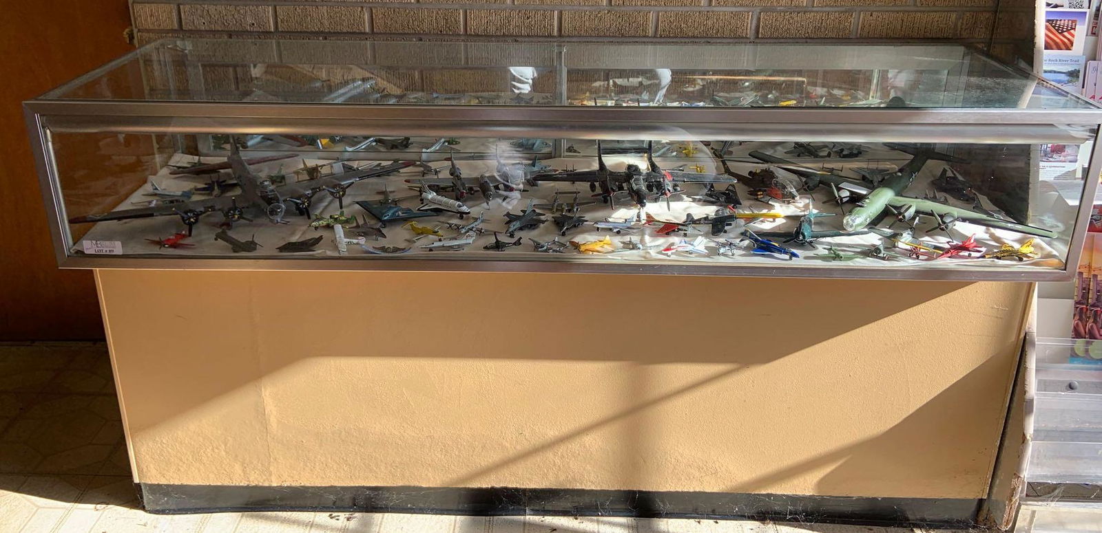 Glass countertop showcase (1 of 2)