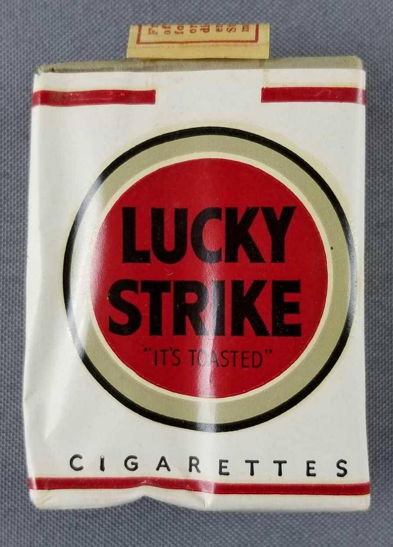 WW2 era unopened Lucky Strike cigarette package (1 of 6)