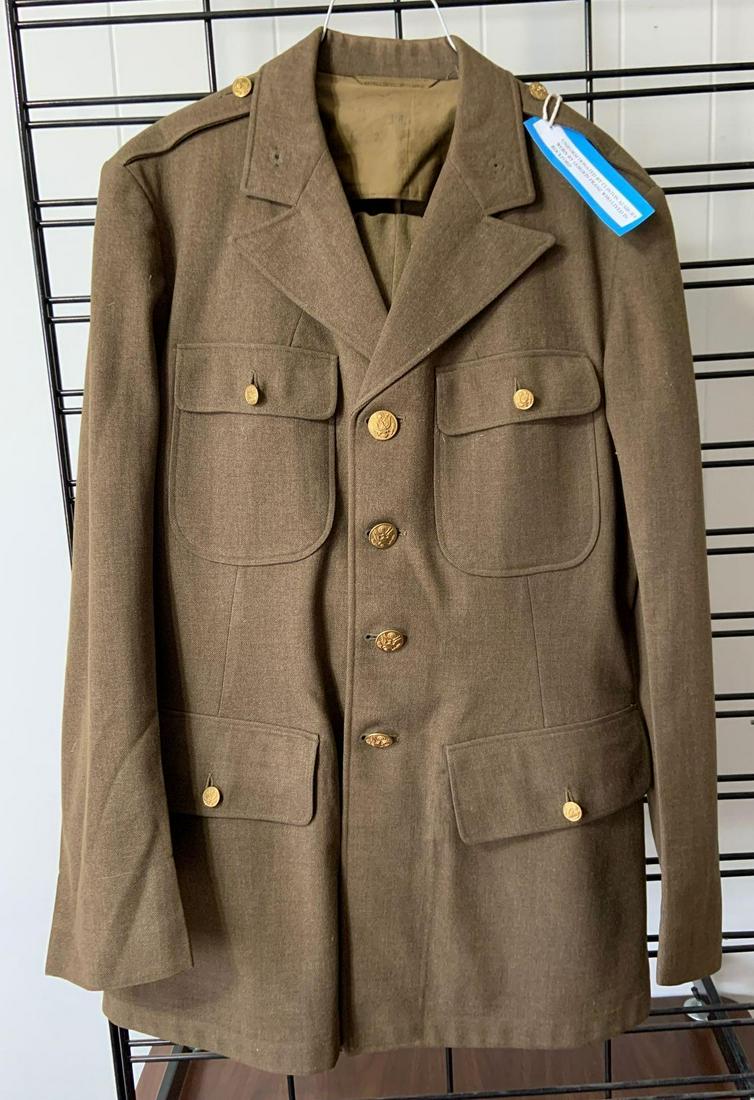 WW2 US Army uniform (1 of 4)