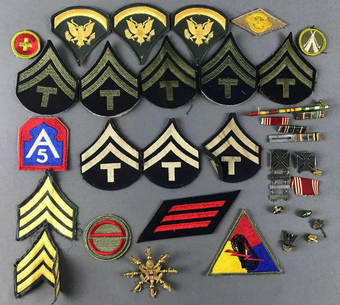 Group of 30+ assorted US Military insignia patches, (1 of 4)
