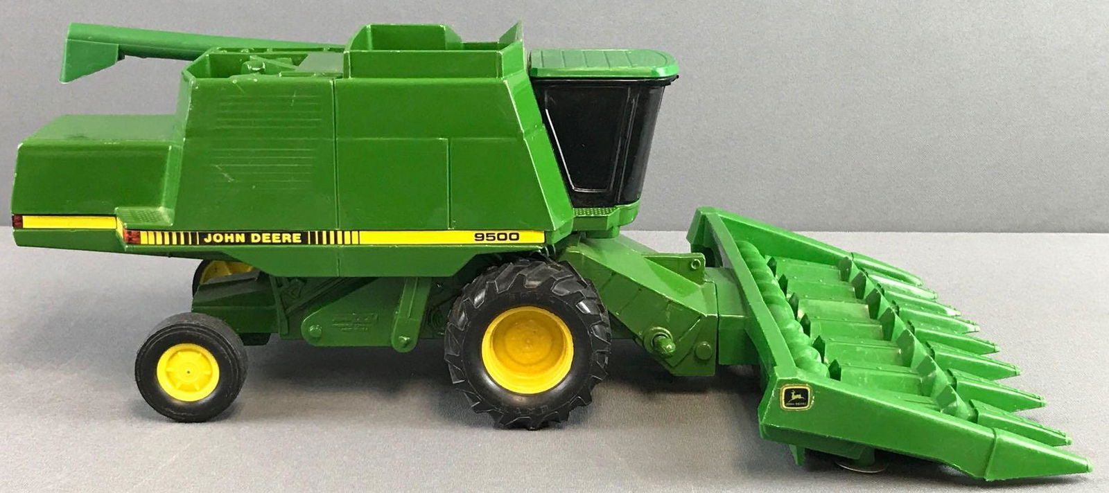 Metal John Deere 9500 Combine (1 of 4)