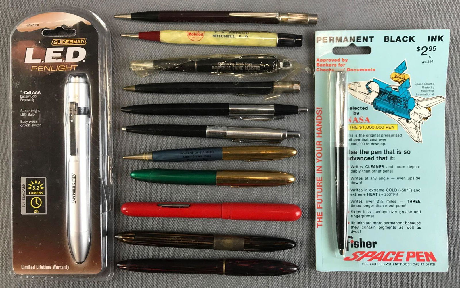 Group of 13 assorted vintage pens and pencils (1 of 4)