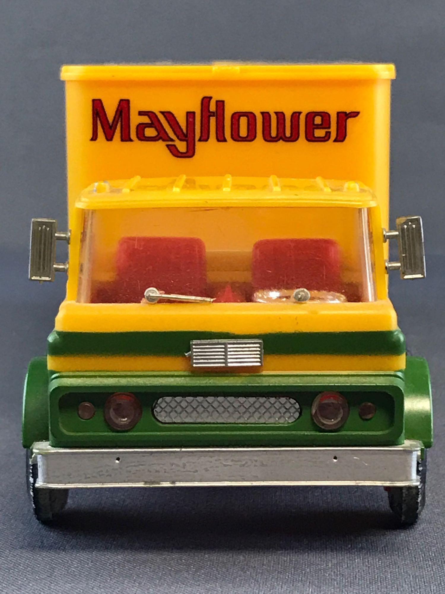 Marx Toys Mayflower plastic truck and trailer (1 of 9)
