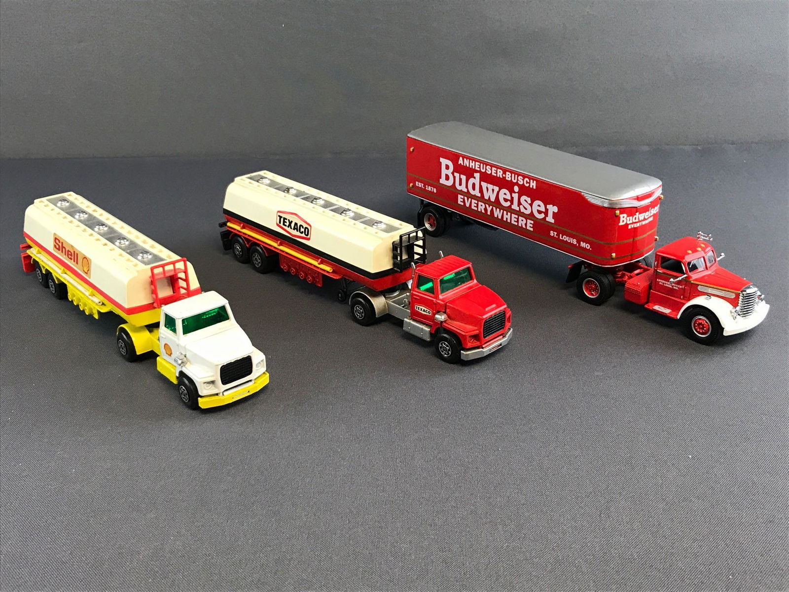 Group of 3 Matchbox die-cast tractor trailer (1 of 5)