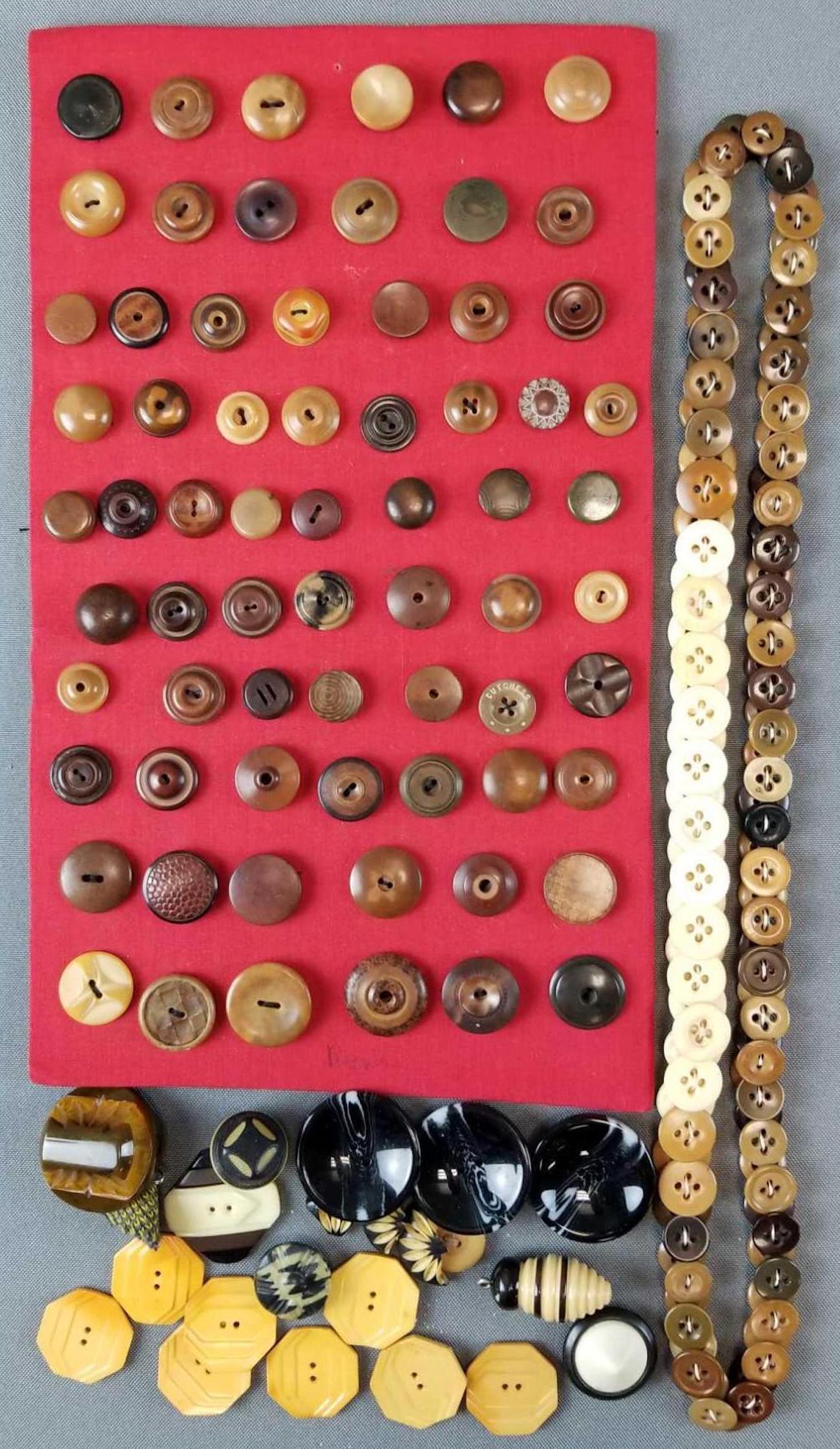 Group of vintage buttons: Some bakelite