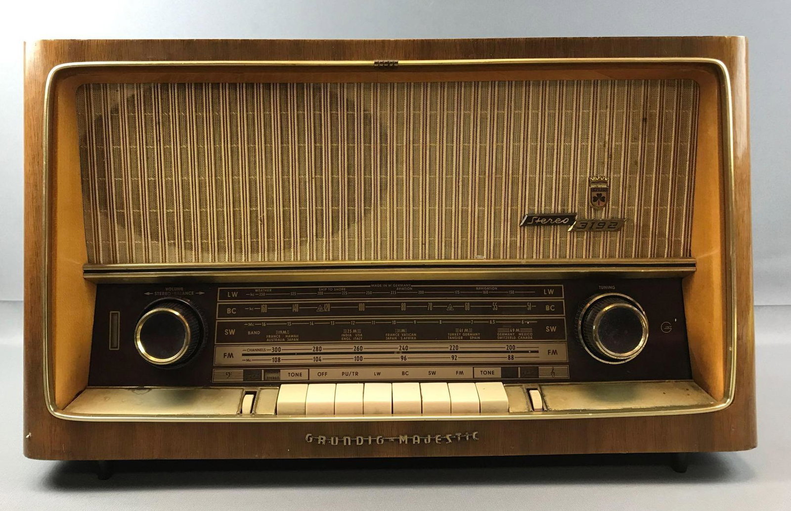 Vintage Grundig Majestic Model 3192 U Stereo Radio: 22 1/2 x 13 x 8 1/2 inches. Made in West Germany; lights come on - untested