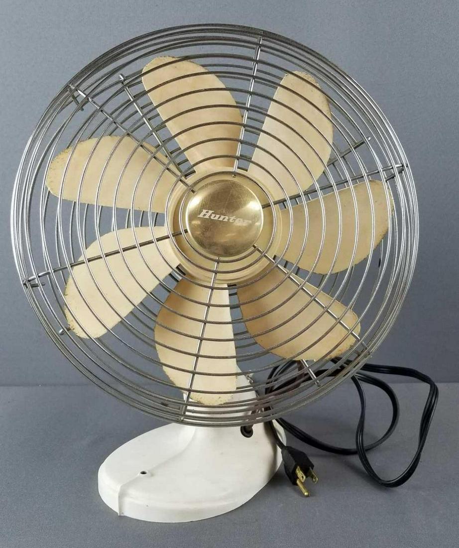 Vintage Hunter table top fan: Plastic blades, 16 inches tall. Working condition.