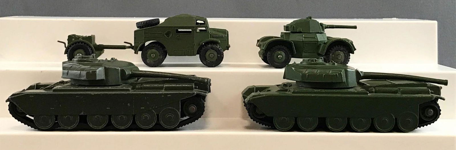 Group of 5 Dinky Toys Military die-cast vehicles (1 of 5)