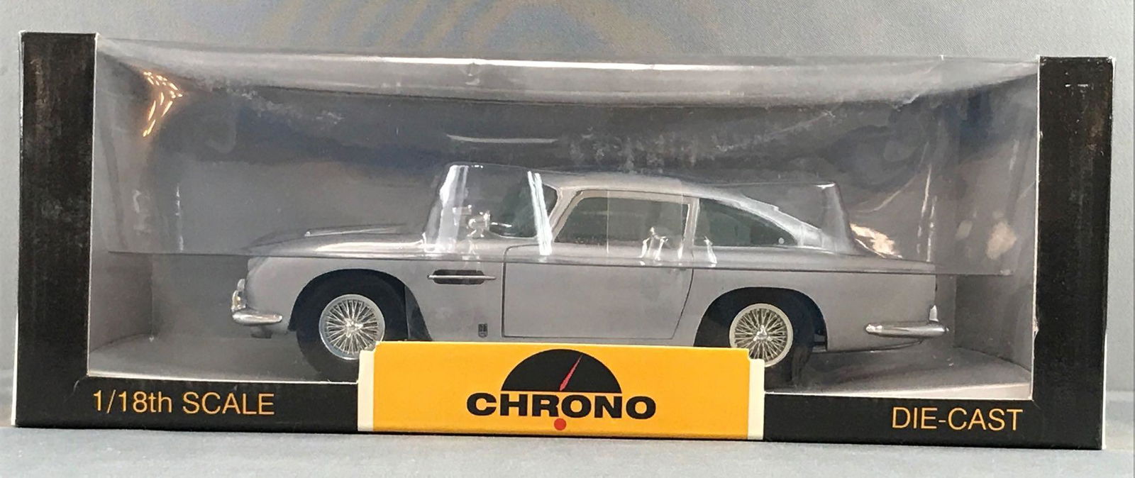 Chrono 1963 Ashton Martin DB5 Bond Silver die-cast (1 of 3)