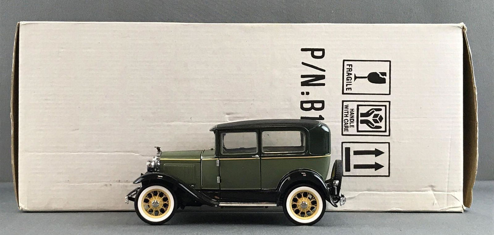 Franklin Mint Precision Motors die-cast 1930 Ford Tudor (1 of 10)