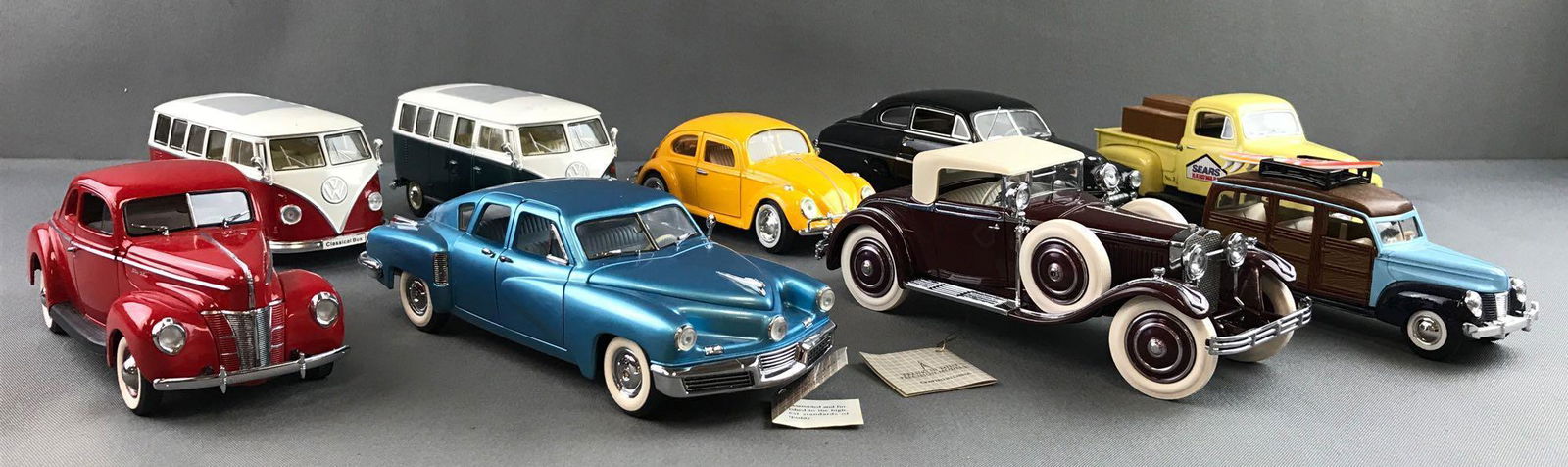 Group of 9 die-cast vehicles (1 of 8)