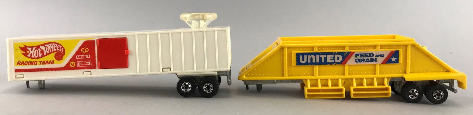 Group of 2 Hot Wheels Steering Rigs Trailers (1 of 8)