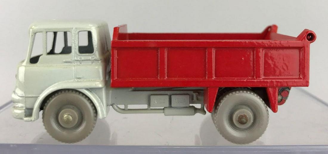 Matchbox No. 3 Bedford 7.5 Ton Tipper die-cast vehicle (1 of 4)