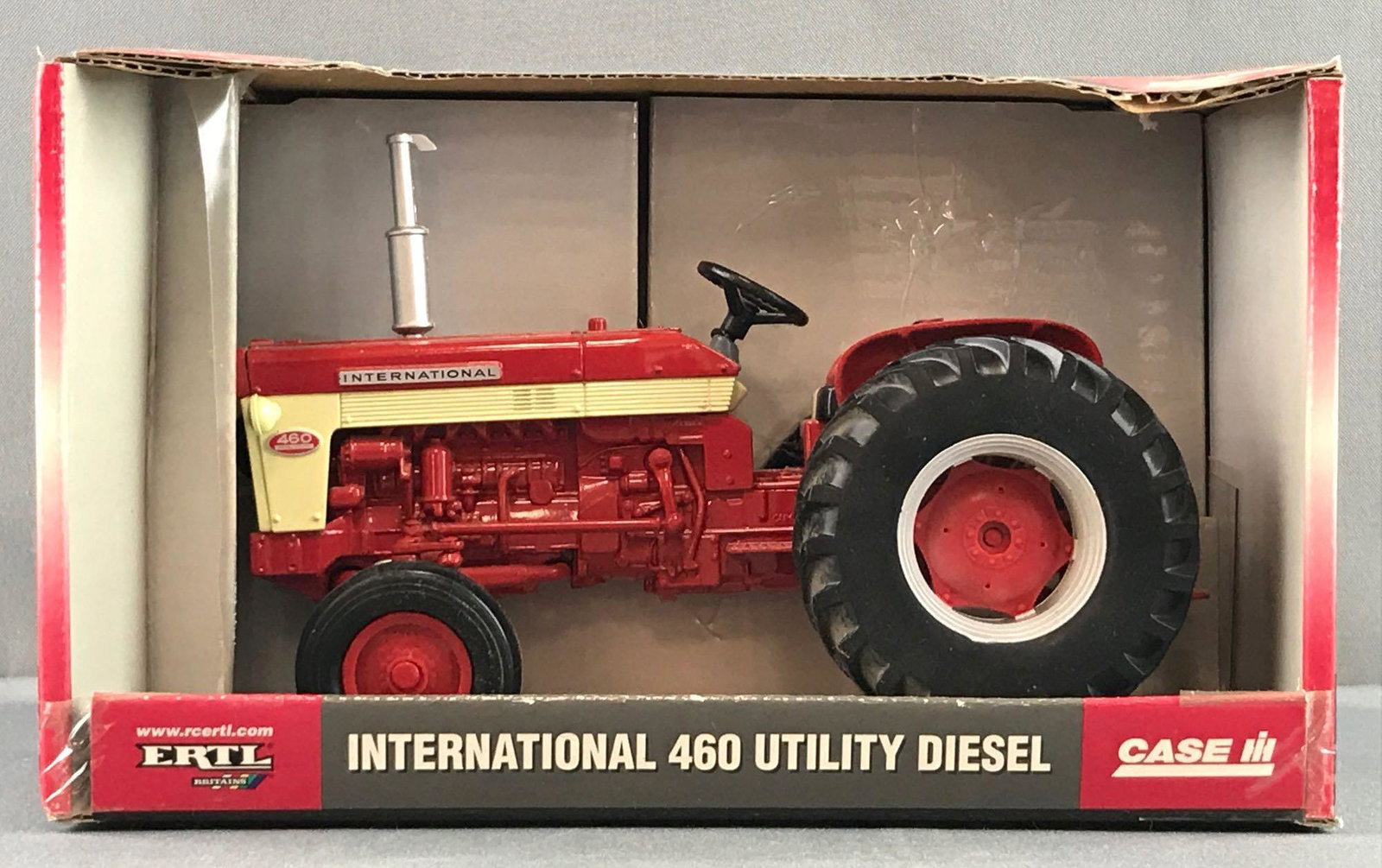 Ertl International 460 die-cast tractor (1 of 3)