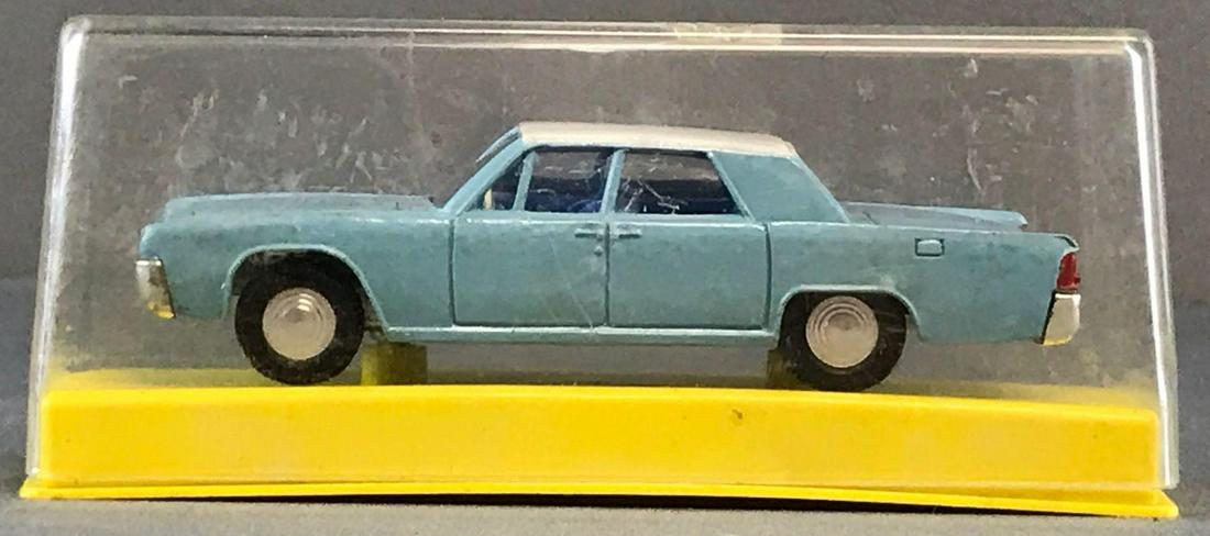 Dinky Toys Lincoln Continental (1 of 4)