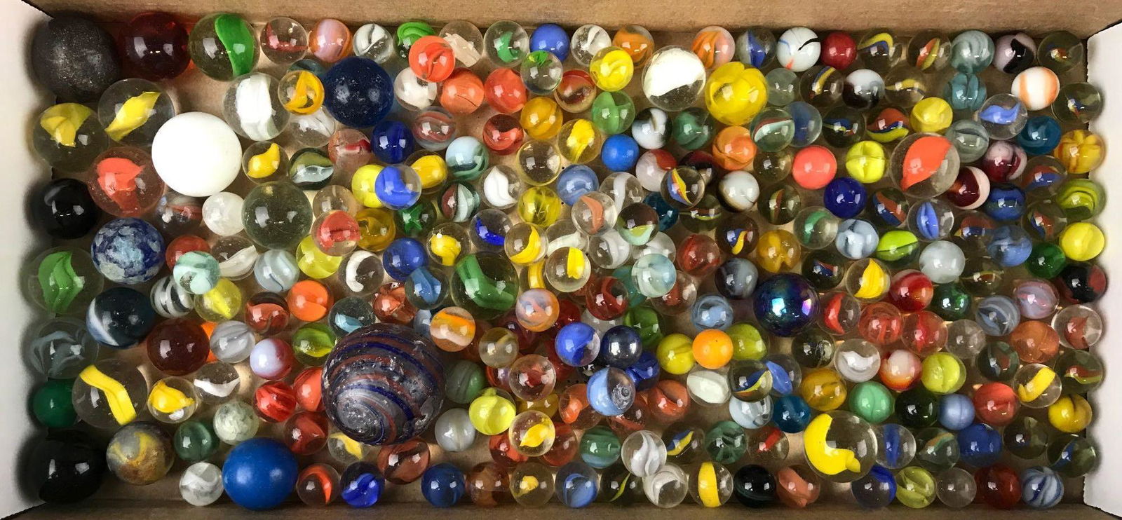 Group of assorted vintage marbles (1 of 3)