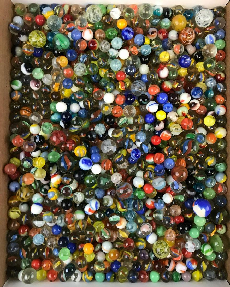 Group of assorted vintage marbles (1 of 3)