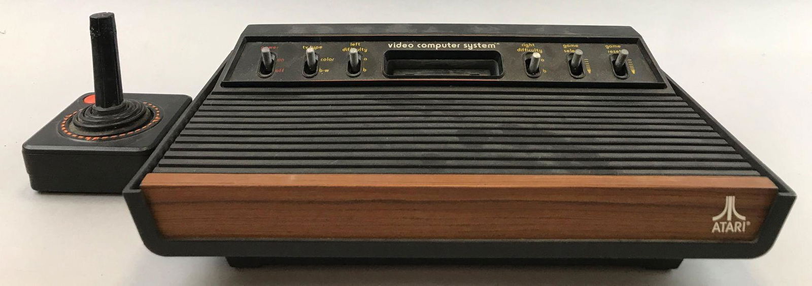 Atari 2600 Video Computer System Console and joystick (1 of 5)