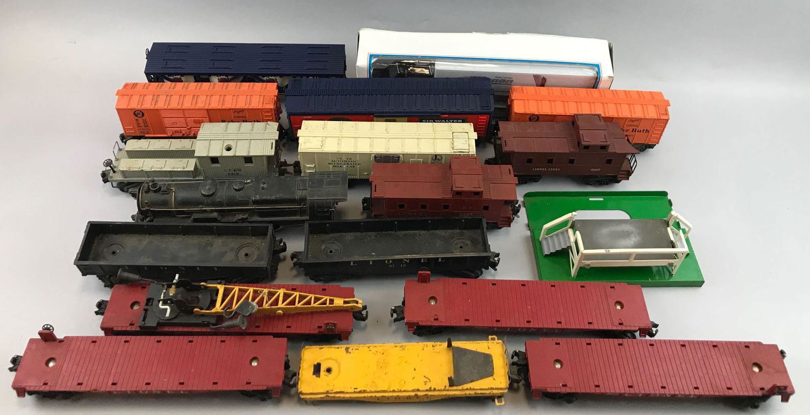 Group of 18 assorted Lionel Train Cars and more (1 of 5)